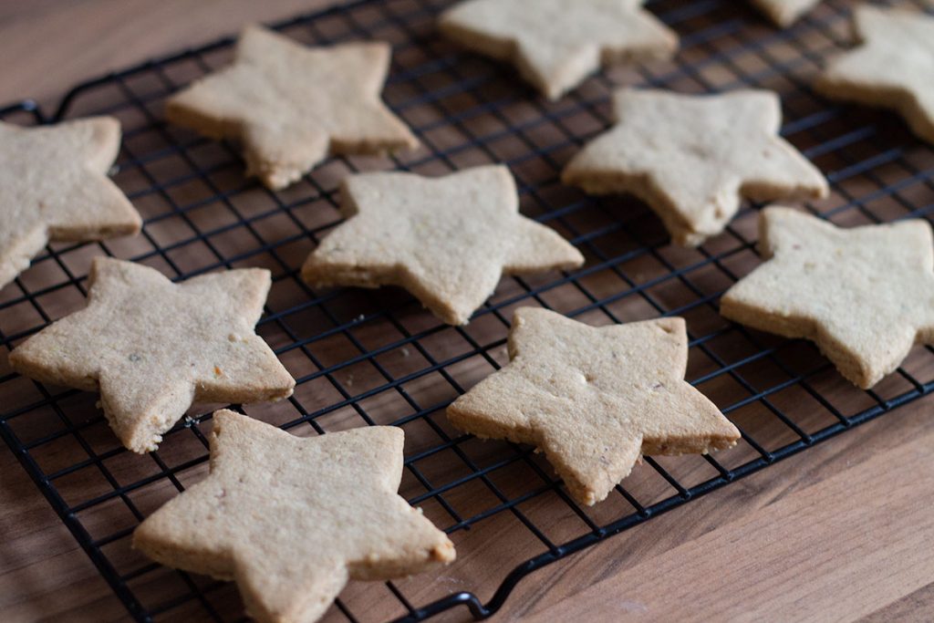 Baked spiced Christmas star biscuits on a cooling rack