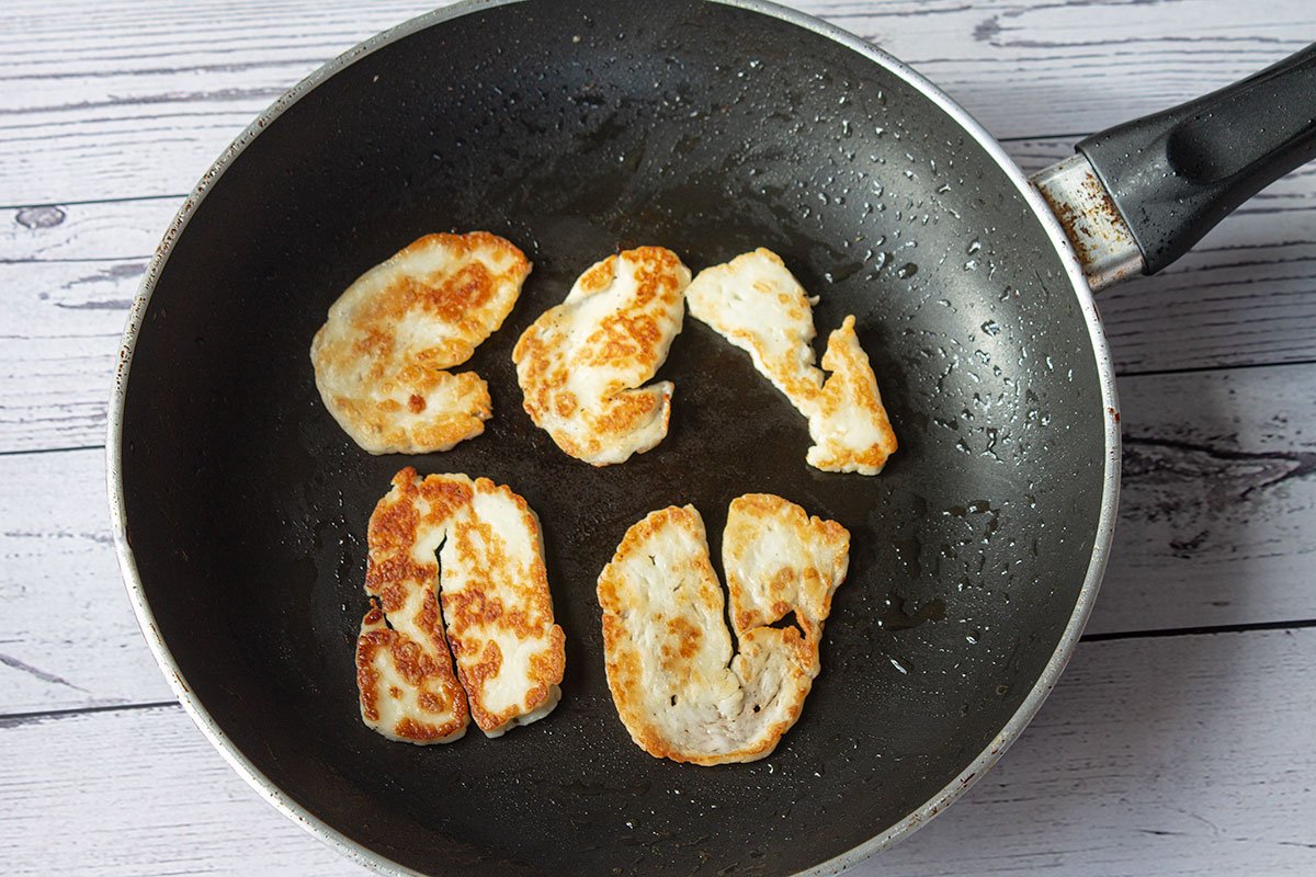 Fried Halloumi in pan
