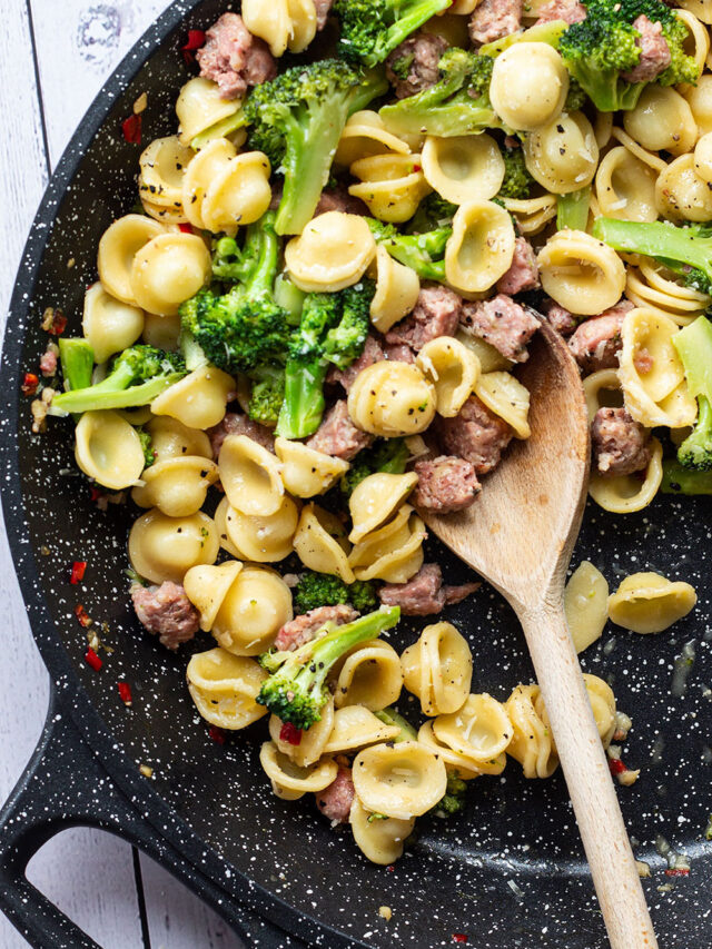 cropped-pasta_with_sausage_and_broccolini_pinterest_3.jpg