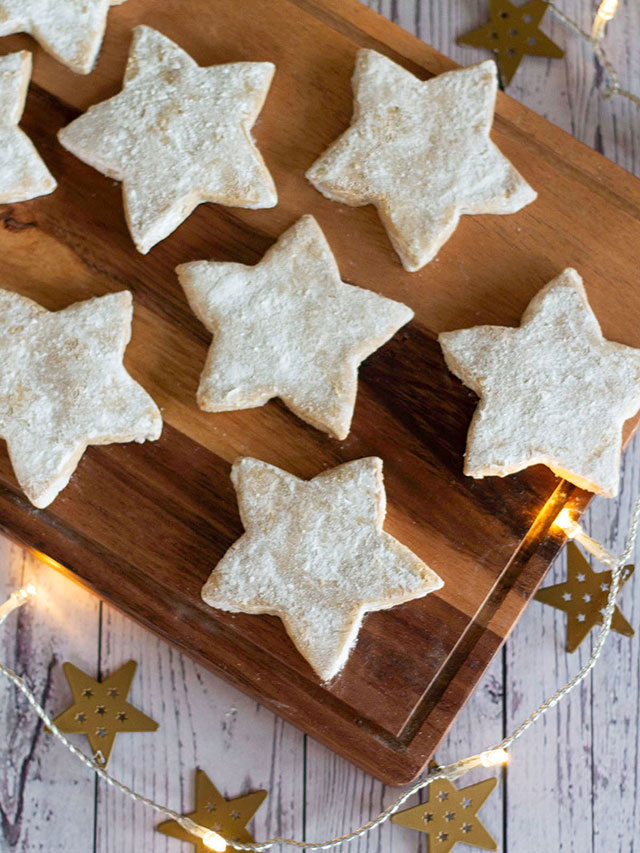 spiced Christmas star biscuits on a board
