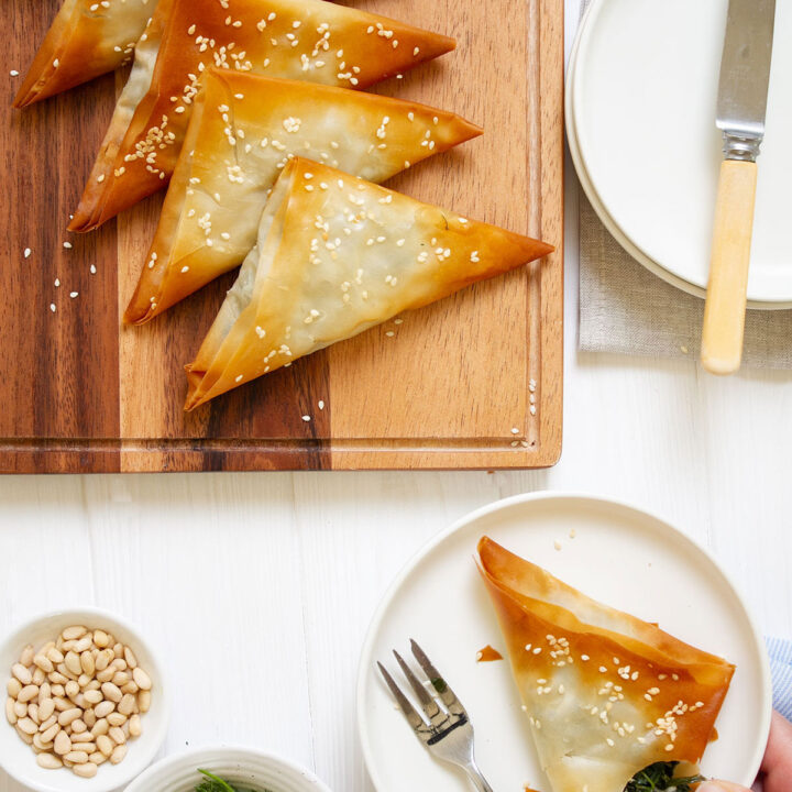 Spinach and Feta Parcels (crispy and delicious) - Knife and Soul