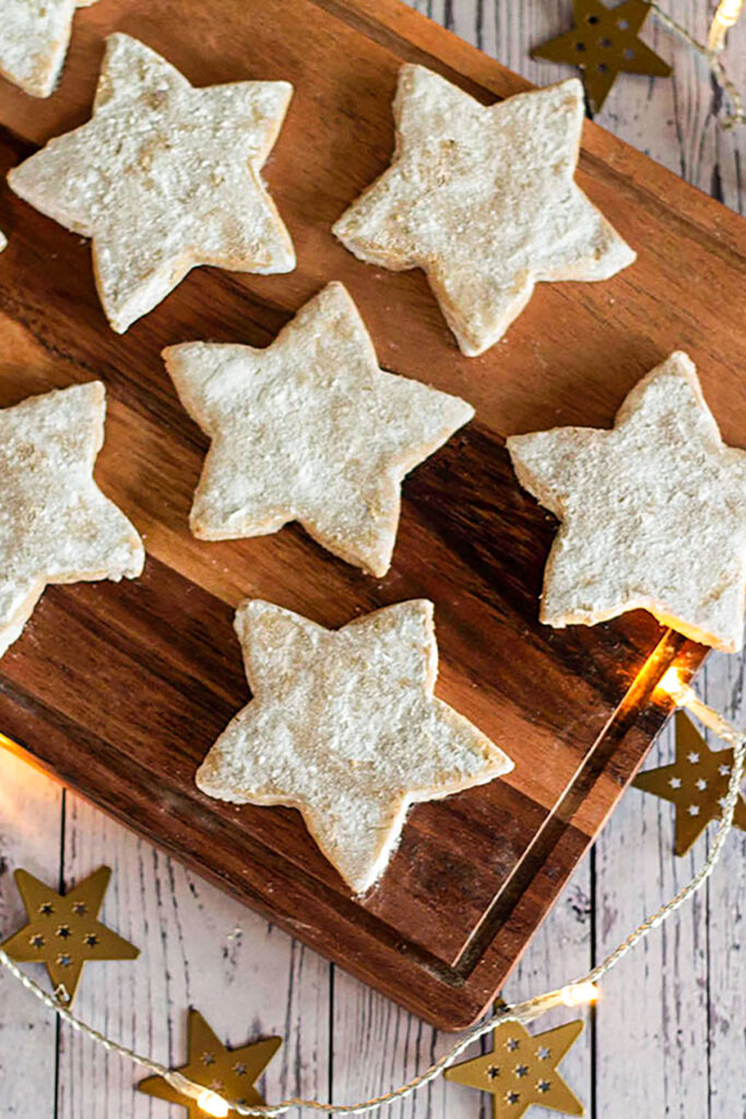 baked spiced christmas biscuits on a board