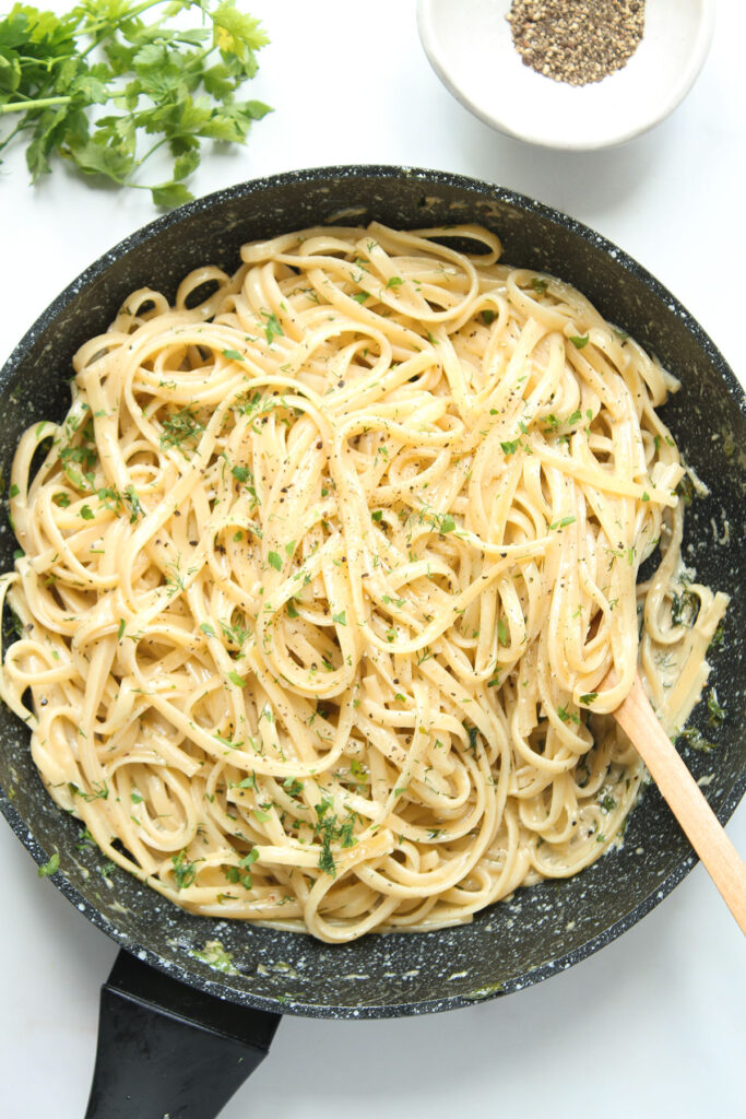 Creamy White Wine Pasta Sauce With Butter and Garlic - Knife and Soul